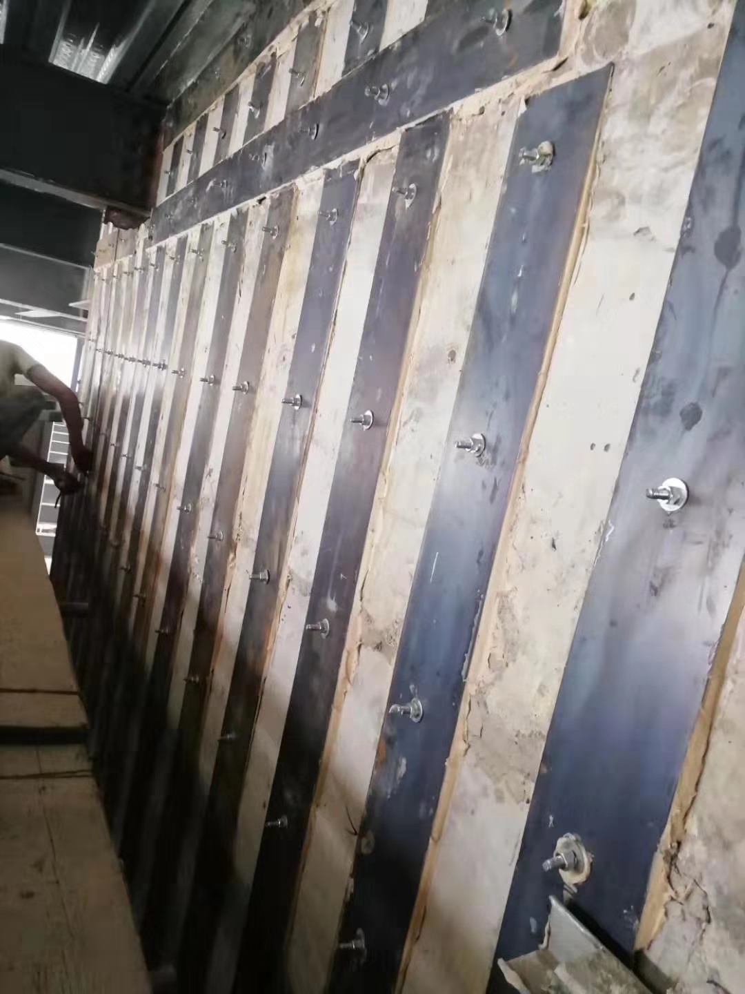 淄川粘钢加固的施工流程